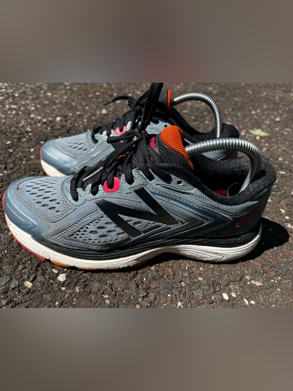 ✨ New Balance Women's 860V8 Running Shoe - Size 8 US